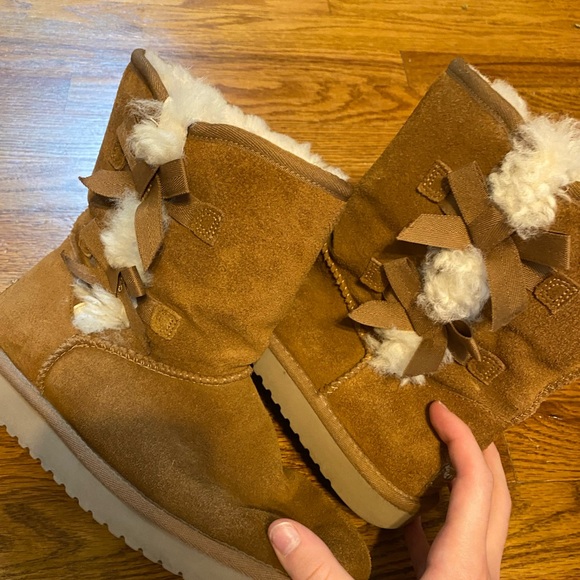 Women’s victoria short bow Ugg’s - Picture 2 of 7